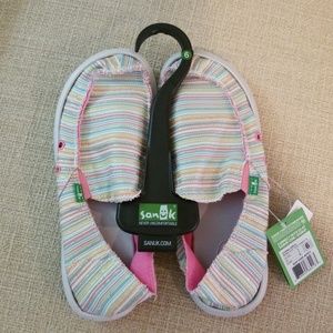 Sanuk Girls Donna Shoes w/ yoga mat comfort